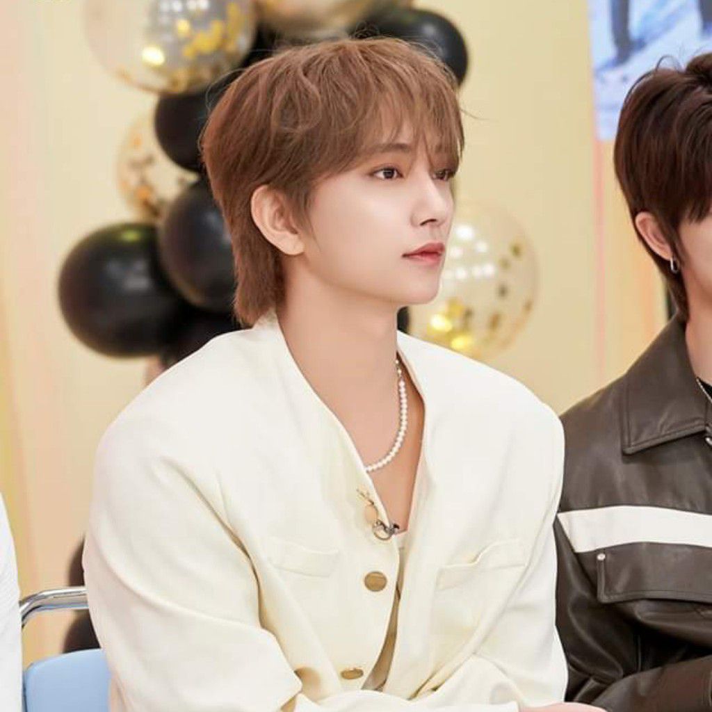 Behind-the-scenes cut of Joshua (SEVENTEEN)