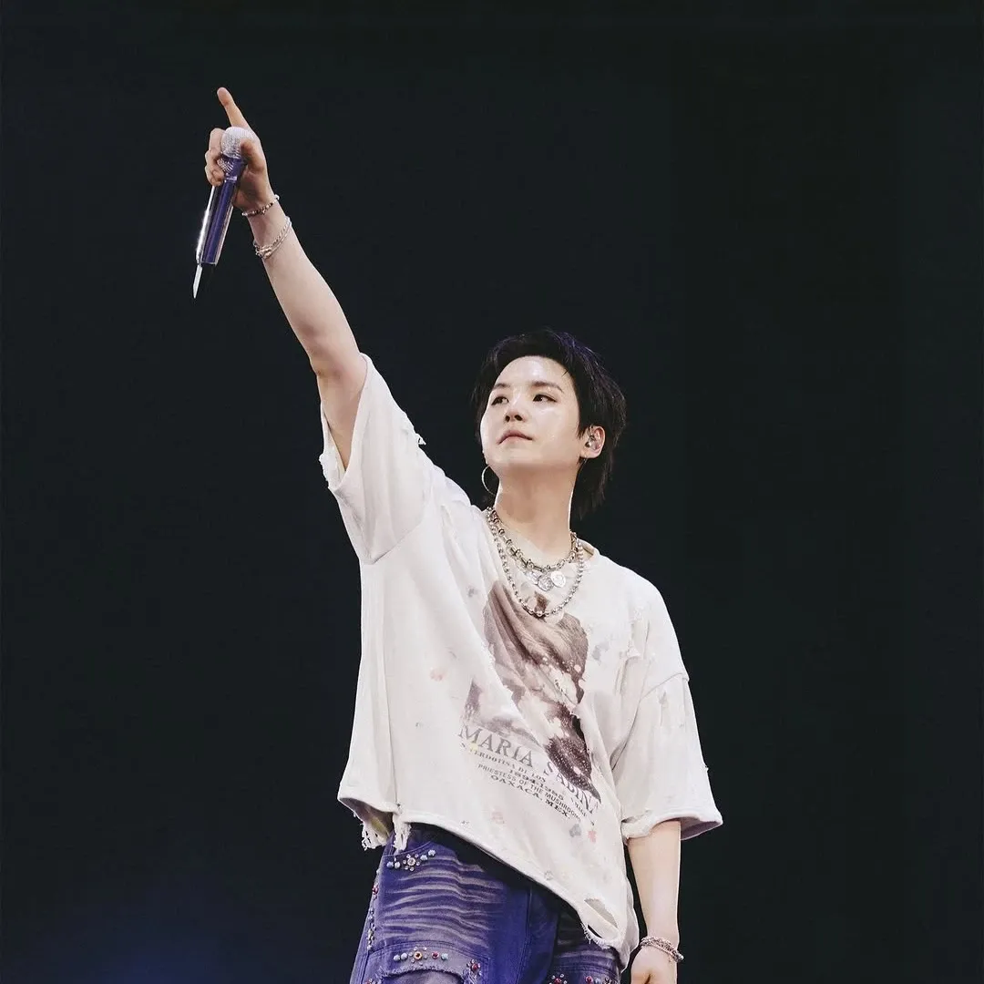 Foto aktivitas terbaru SUGA (BTS)