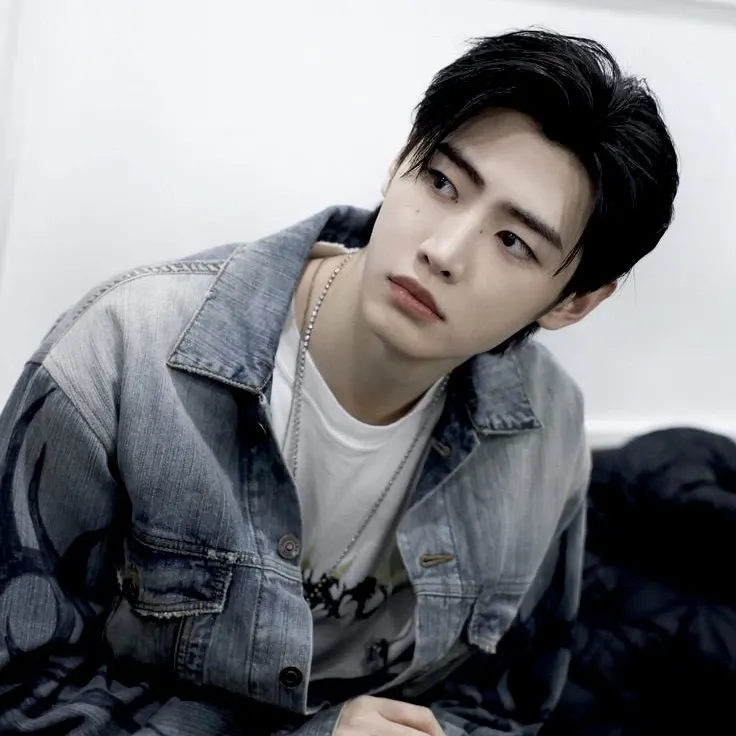 Foto terbaru Sunghoon (ENHYPEN)