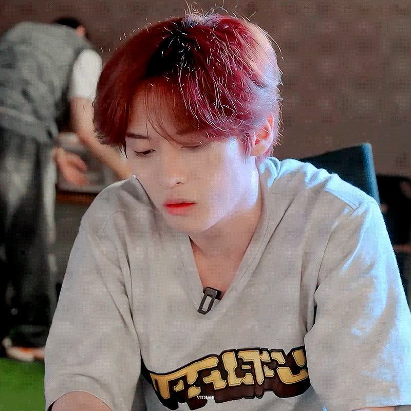 Latest photo of Lee Know (Stray Kids)