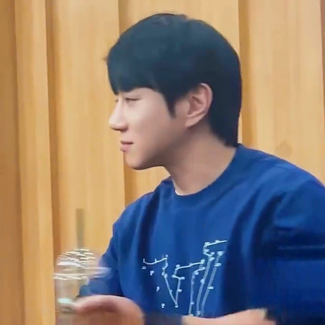 A moment captured by Hwang Chiyeol's fan