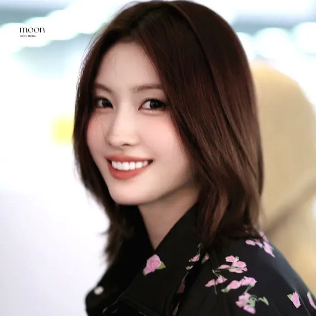 Potret di balik layar Momo (TWICE)