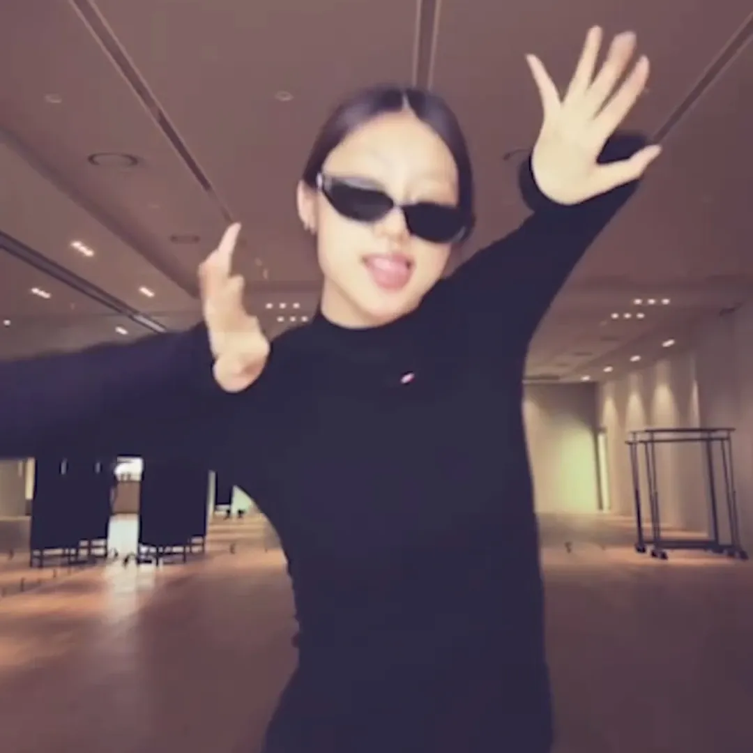 A moment captured by izna's fan