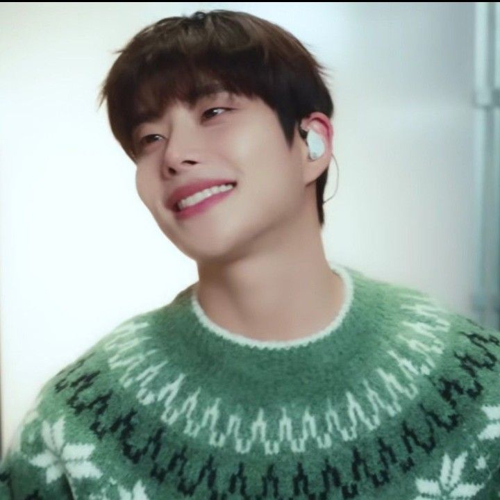 A moment captured by MJ (ASTRO)'s fan