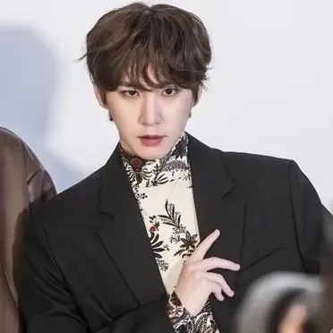 Recent activity shot of Shinwon (PENTAGON)