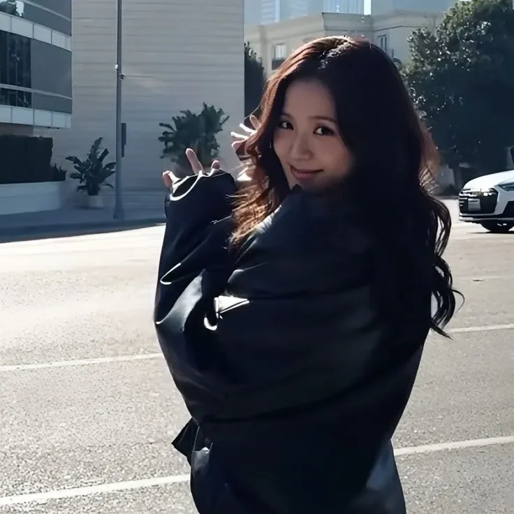 Foto aktivitas terbaru Jisoo (BLACKPINK)