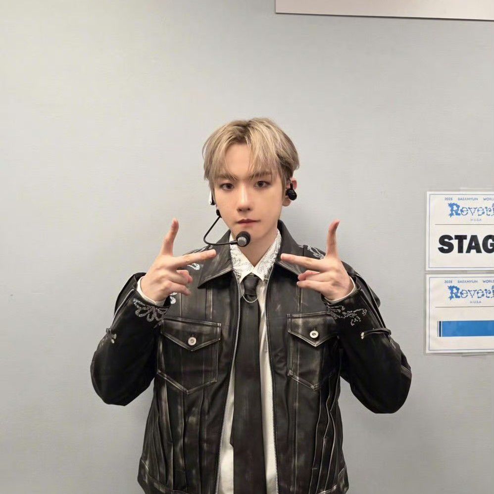 백현 (EXO) 최근 활동샷