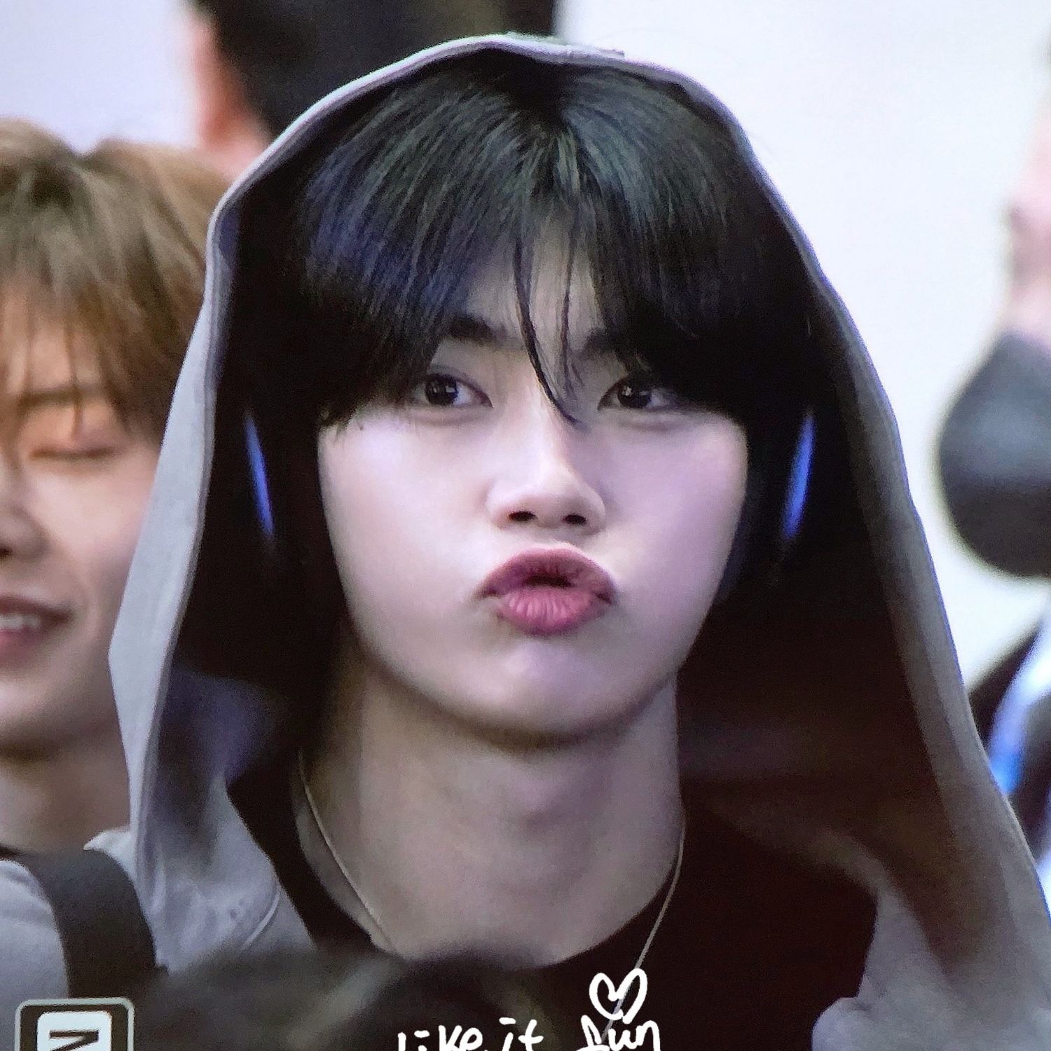 A moment captured by Park Gunwook (ZEROBASEONE)'s fan