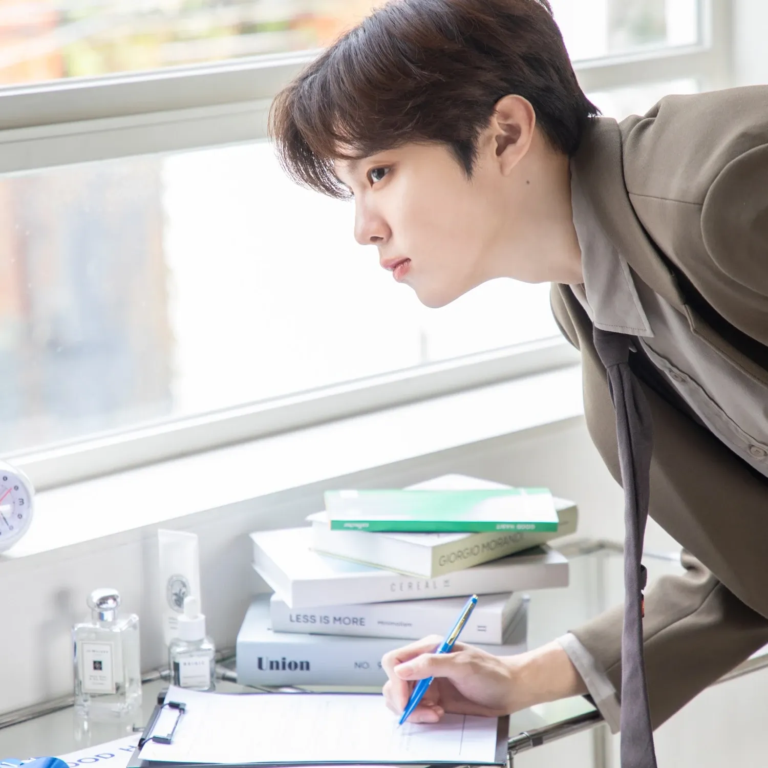 キム・ウソクの舞台裏ショット