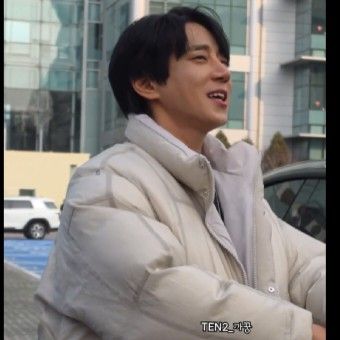 Behind-the-scenes cut of Hwang Chiyeol