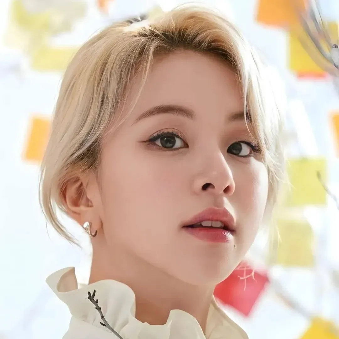 Latest photo of Chaeyoung (TWICE)