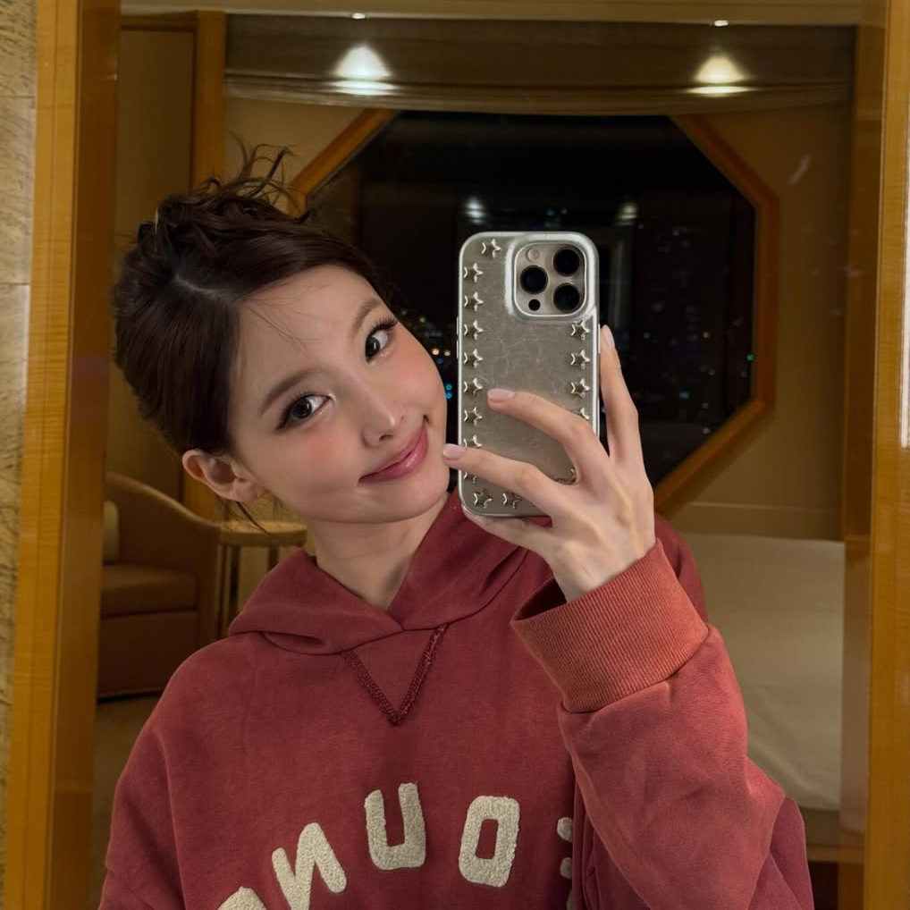 Foto aktivitas terbaru Nayeon (TWICE)