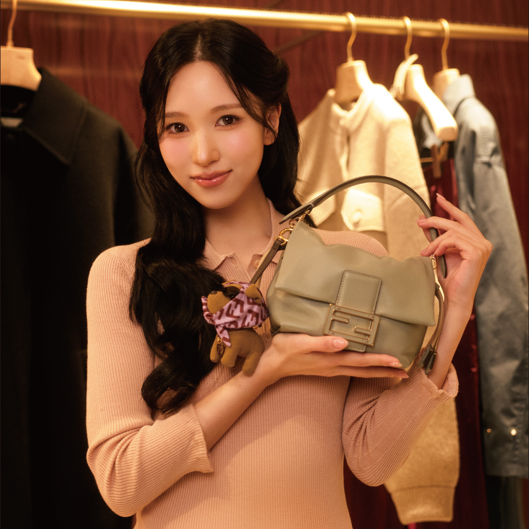 Momen yang diabadikan oleh penggemar Mina (TWICE)