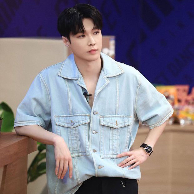 Recent activity shot of Lay (EXO)