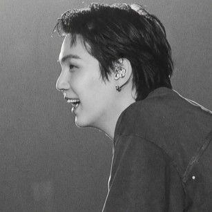 SUGA (防彈少年團)的幕後花絮