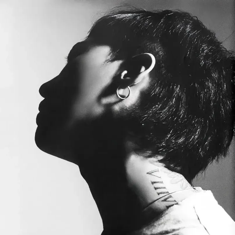 Foto aktivitas terbaru G-DRAGON (BIGBANG)