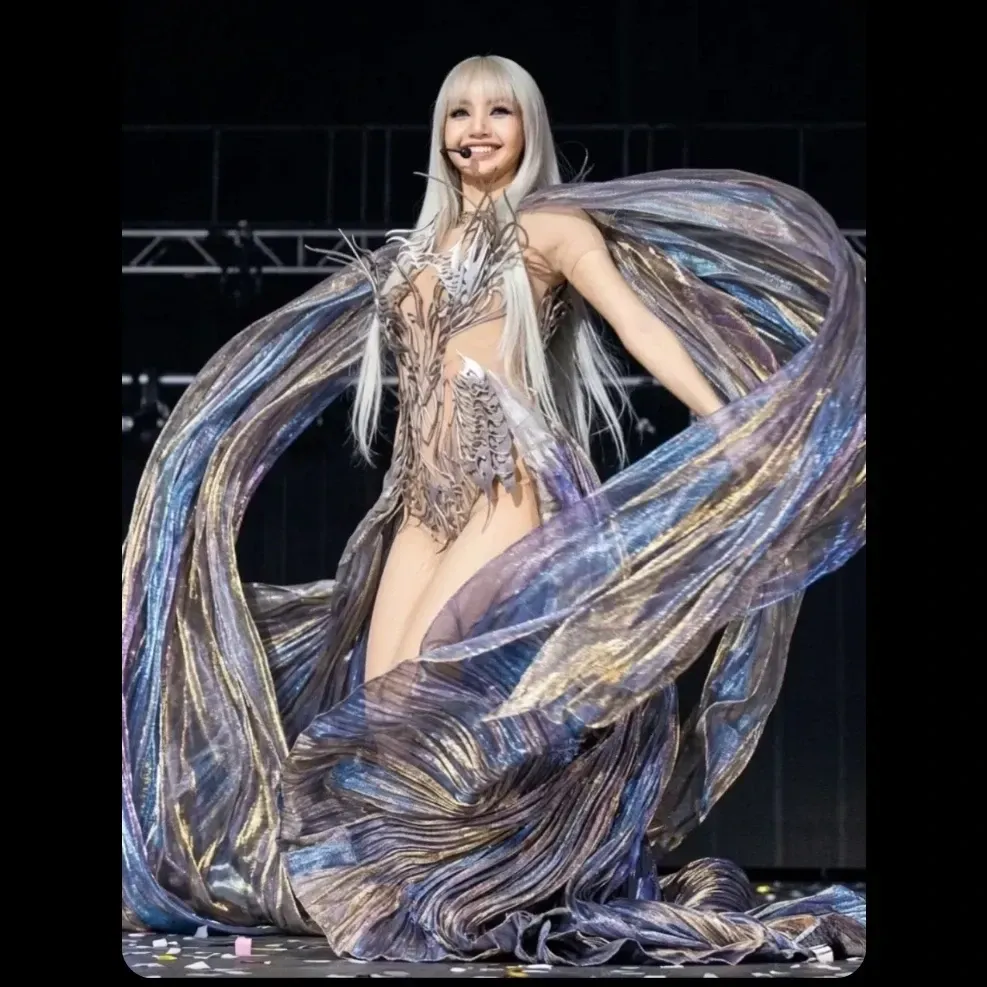 Foto aktivitas terbaru Lisa (BLACKPINK)