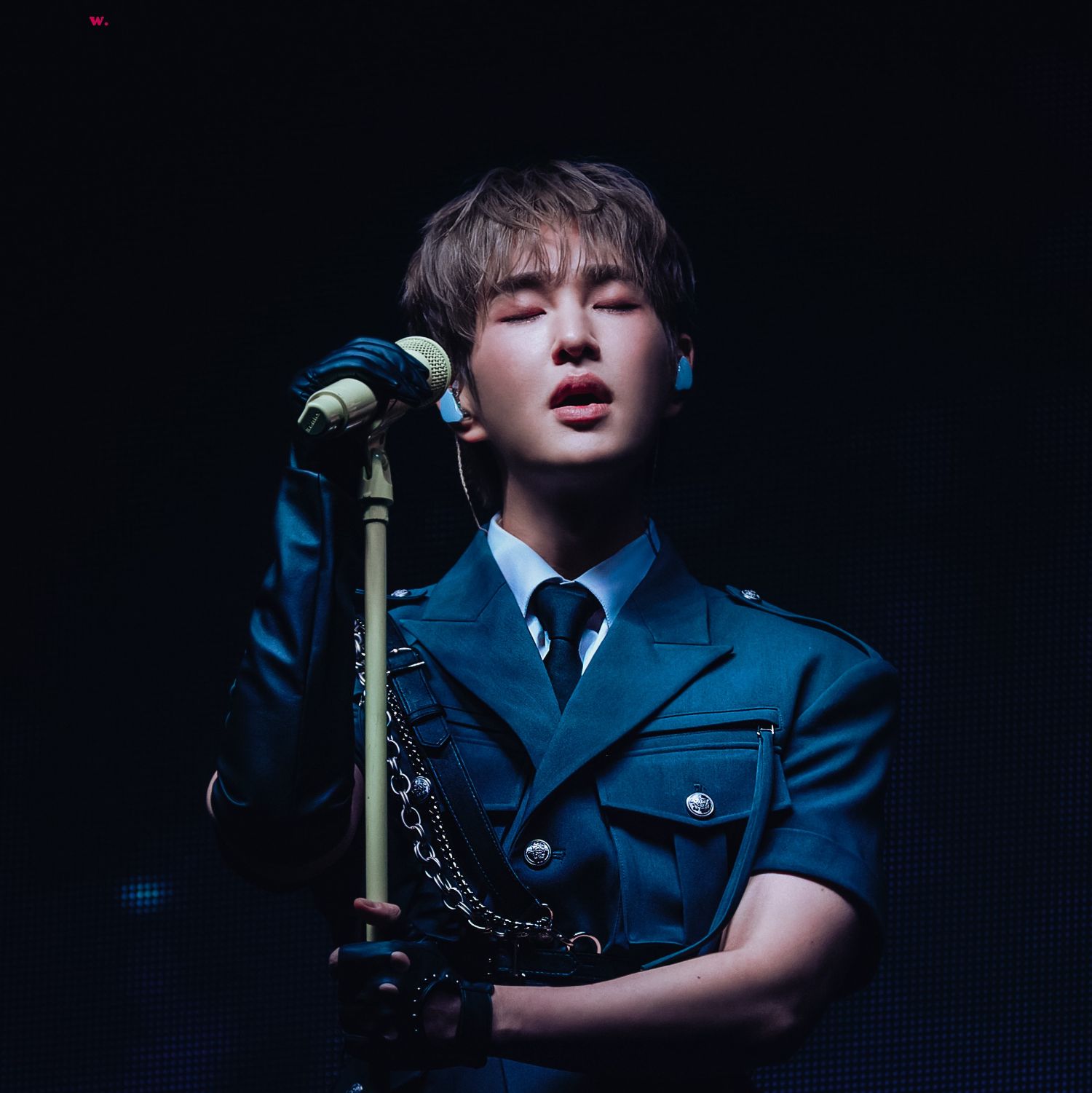 Potret di balik layar Onew (SHINee)