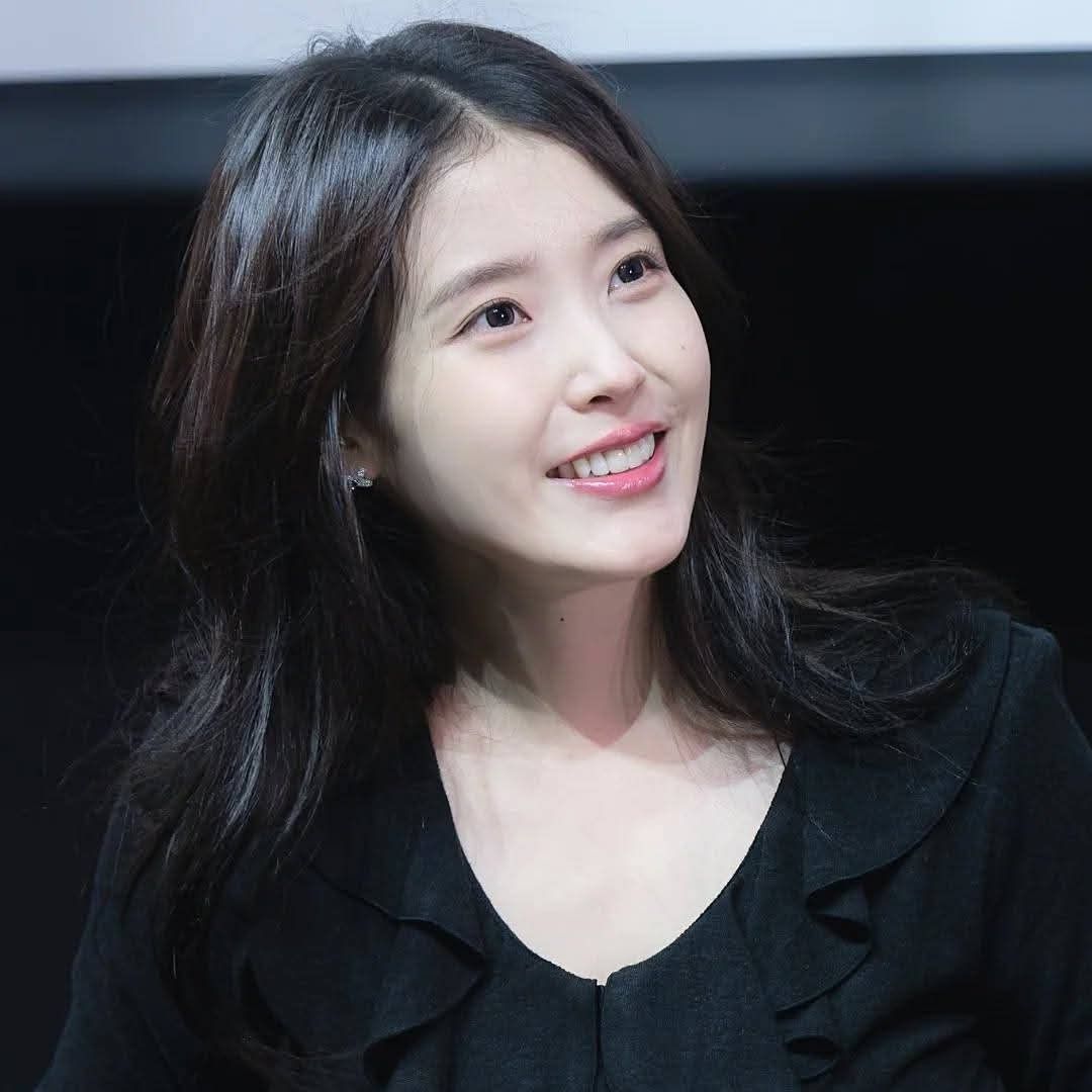 아이유 최근 활동샷
