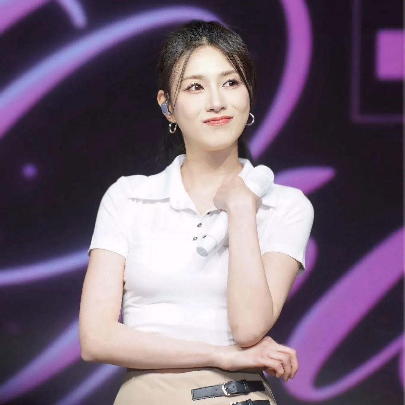 吴夏荣 (Apink)的最新照片