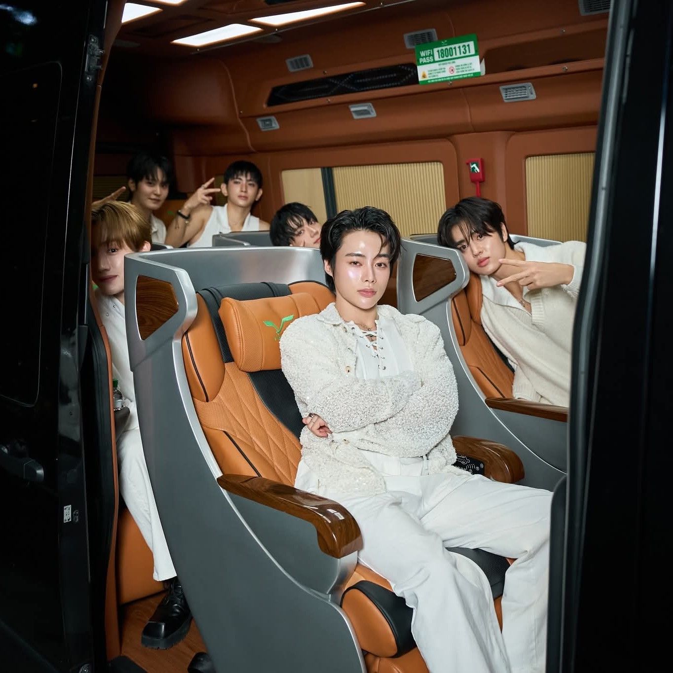 Foto terbaru Hanbin (TEMPEST)