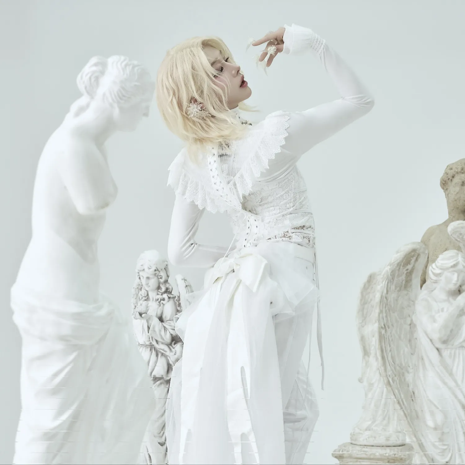 Behind-the-scenes cut of Rui (XLOV)