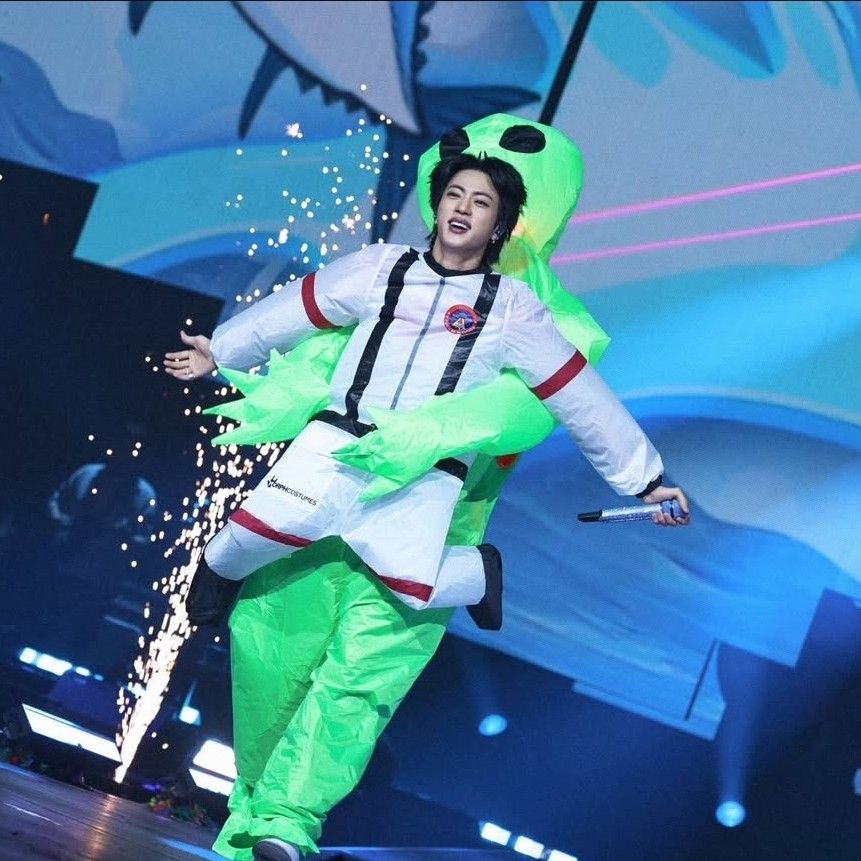 ジン (BTS)の最近の活動写真