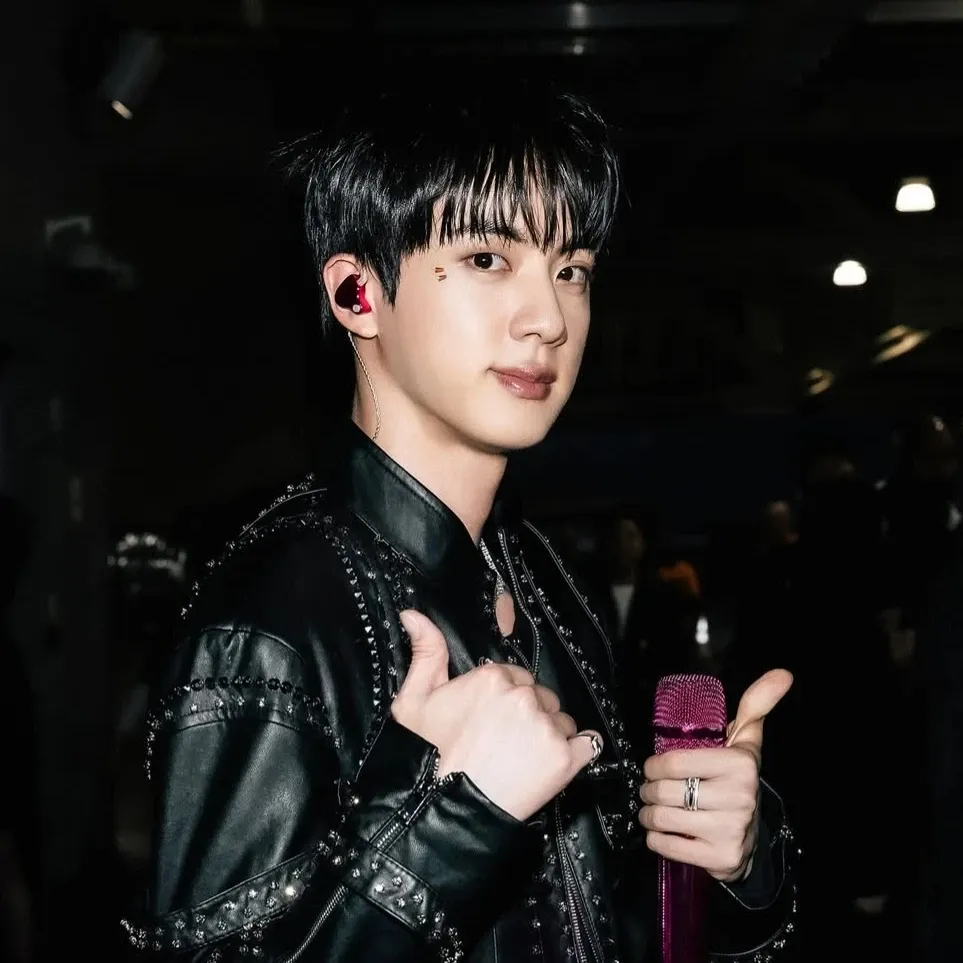 Behind-the-scenes cut of BTS
