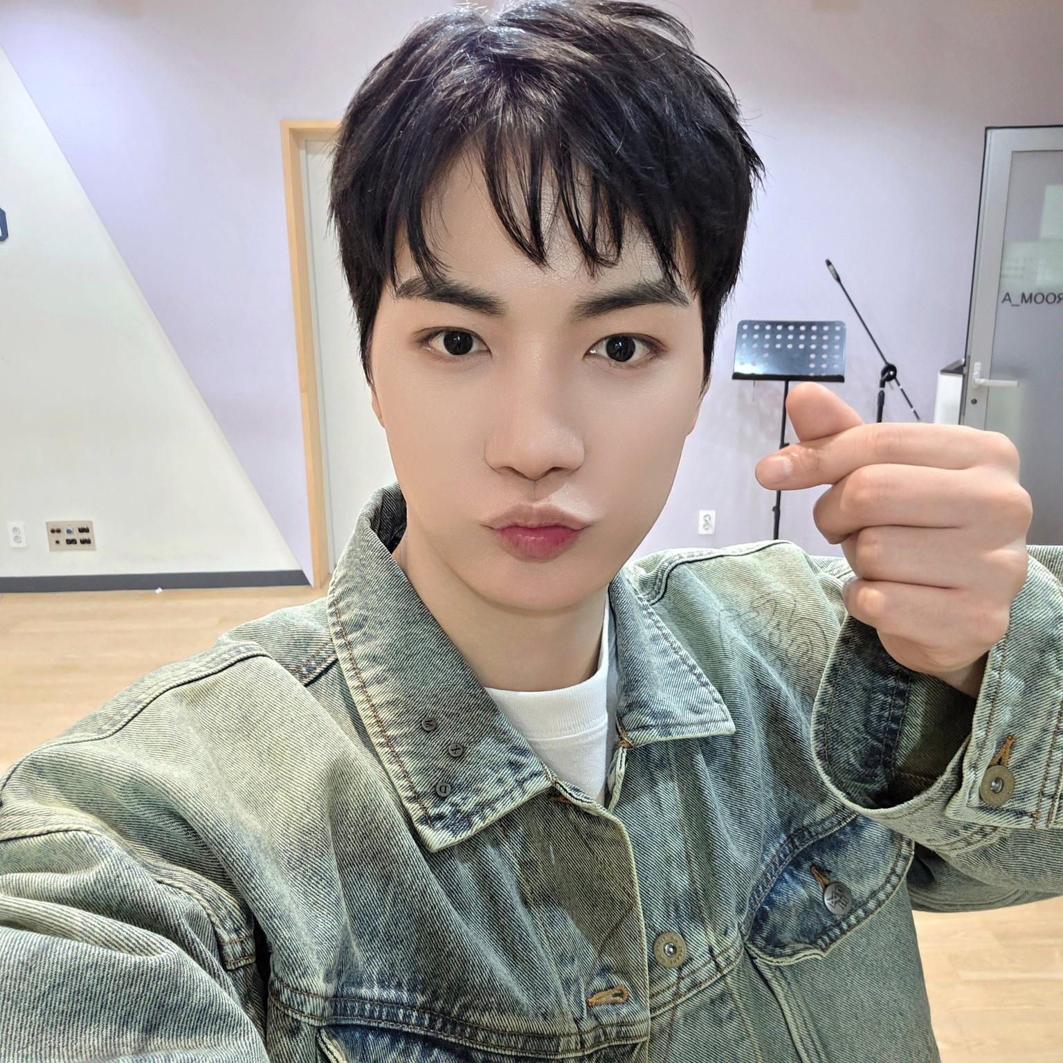 Recent activity shot of Kim Jonghyeon