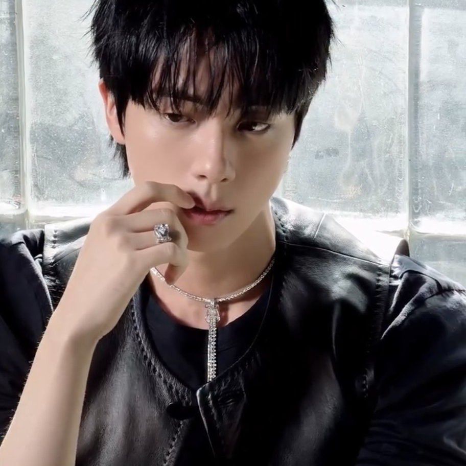 진 (방탄소년단)의 최신 사진