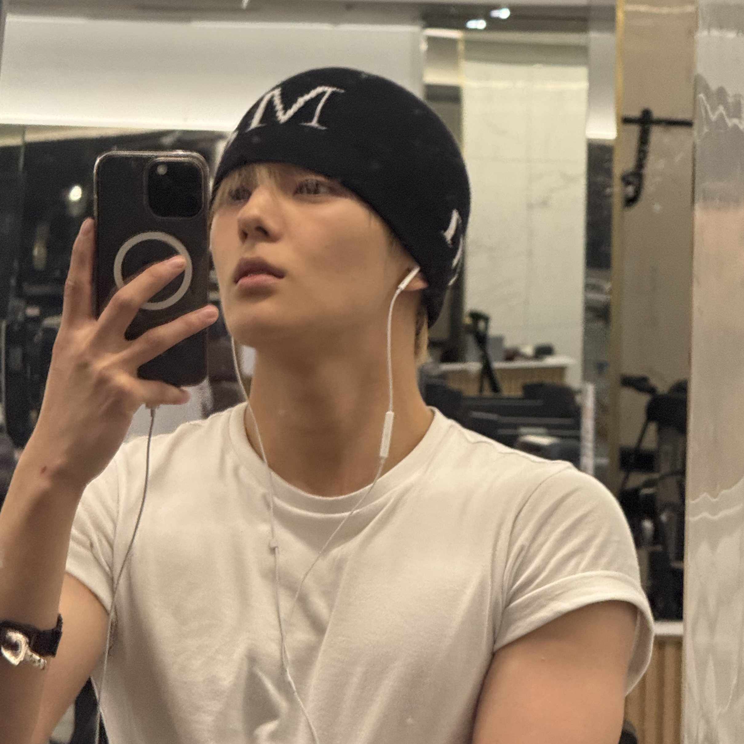 Latest photo of LEEJEONG (WHIB)