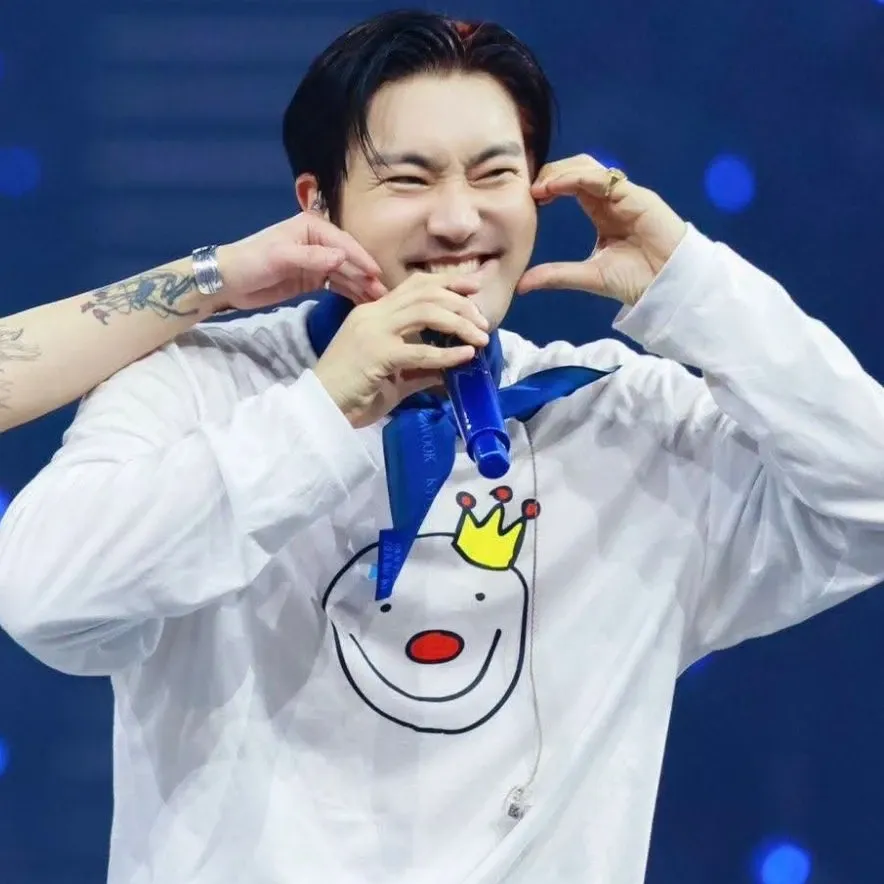 A moment captured by Siwon (Super Junior)'s fan