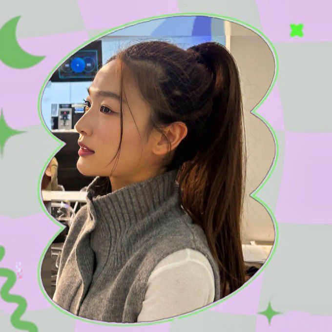 A moment captured by Ebin (SECRET NUMBER)'s fan