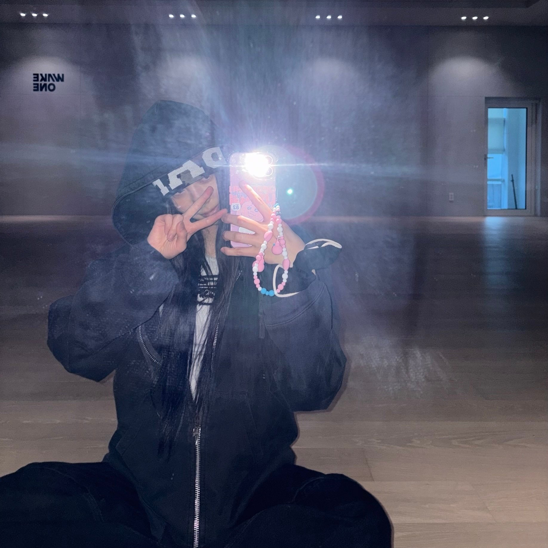 Behind-the-scenes cut of Koko (izna)