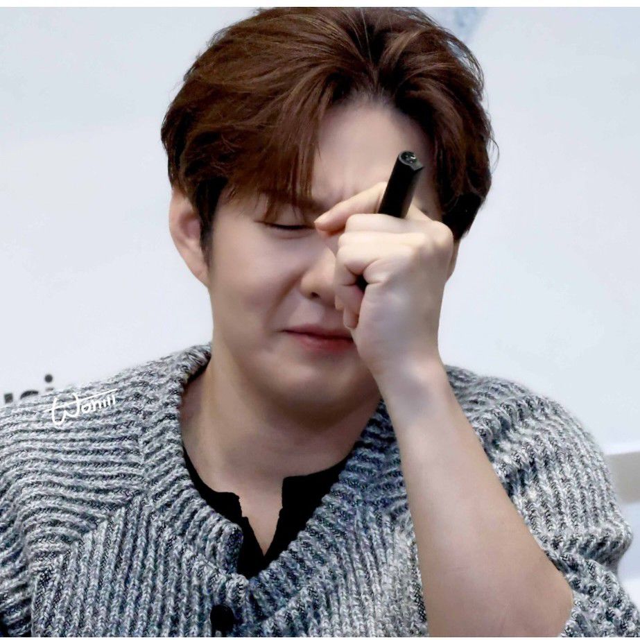 Behind-the-scenes cut of Lee Changsub (BTOB)