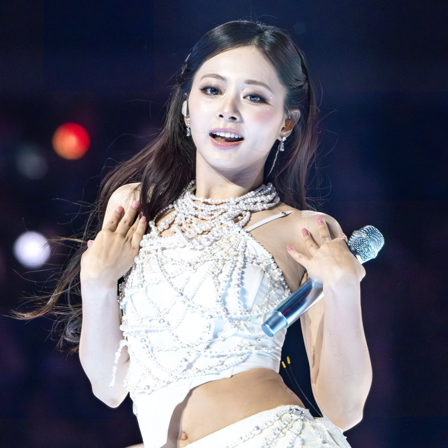 Momen yang diabadikan oleh penggemar Tzuyu (TWICE)