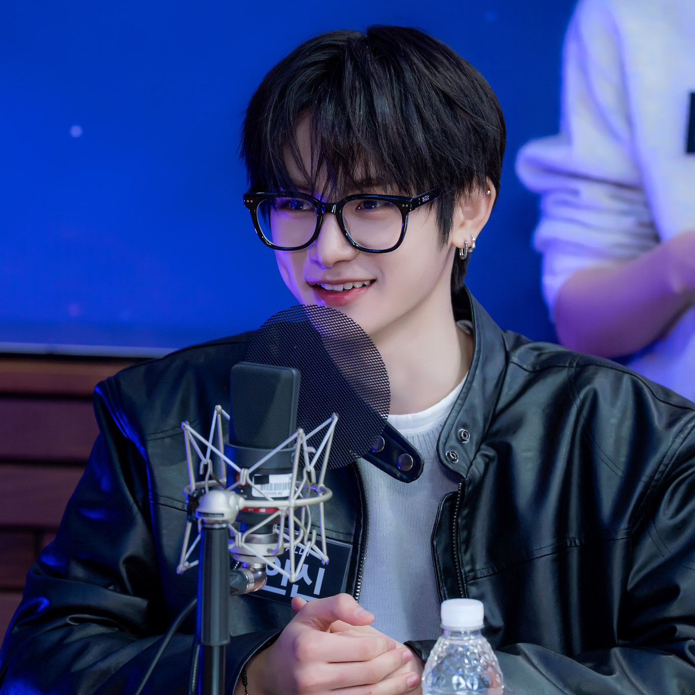 A moment captured by Zhou Anxin (ALPHA DRIVE ONE)'s fan