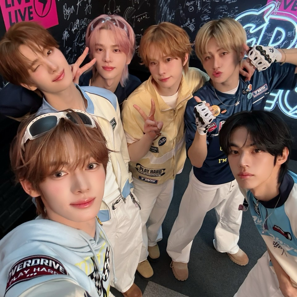 Behind-the-scenes cut of TWS