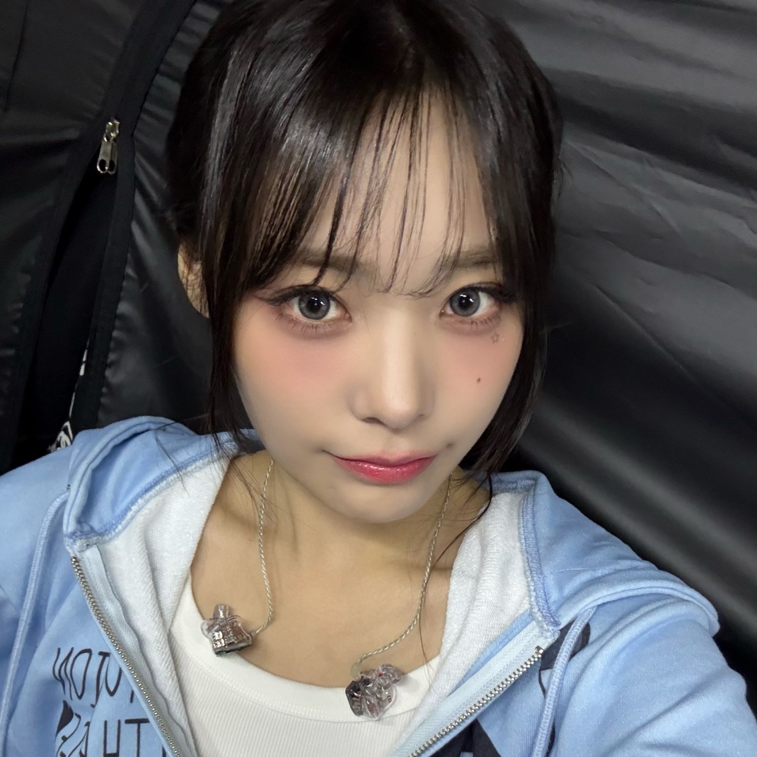 Behind-the-scenes cut of Siyeon (QWER)