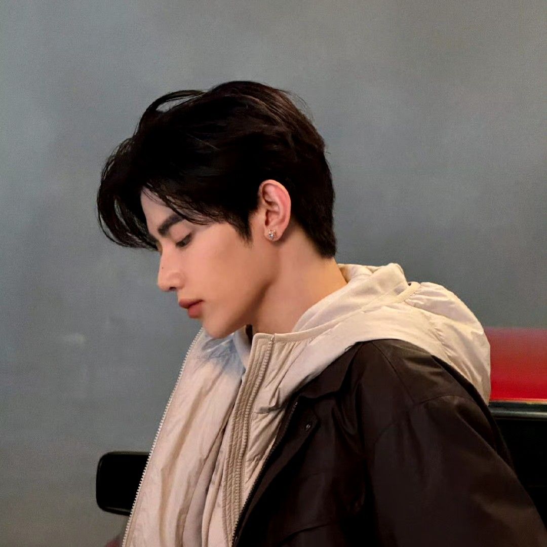 Behind-the-scenes cut of Zhang Hao (ZEROBASEONE)