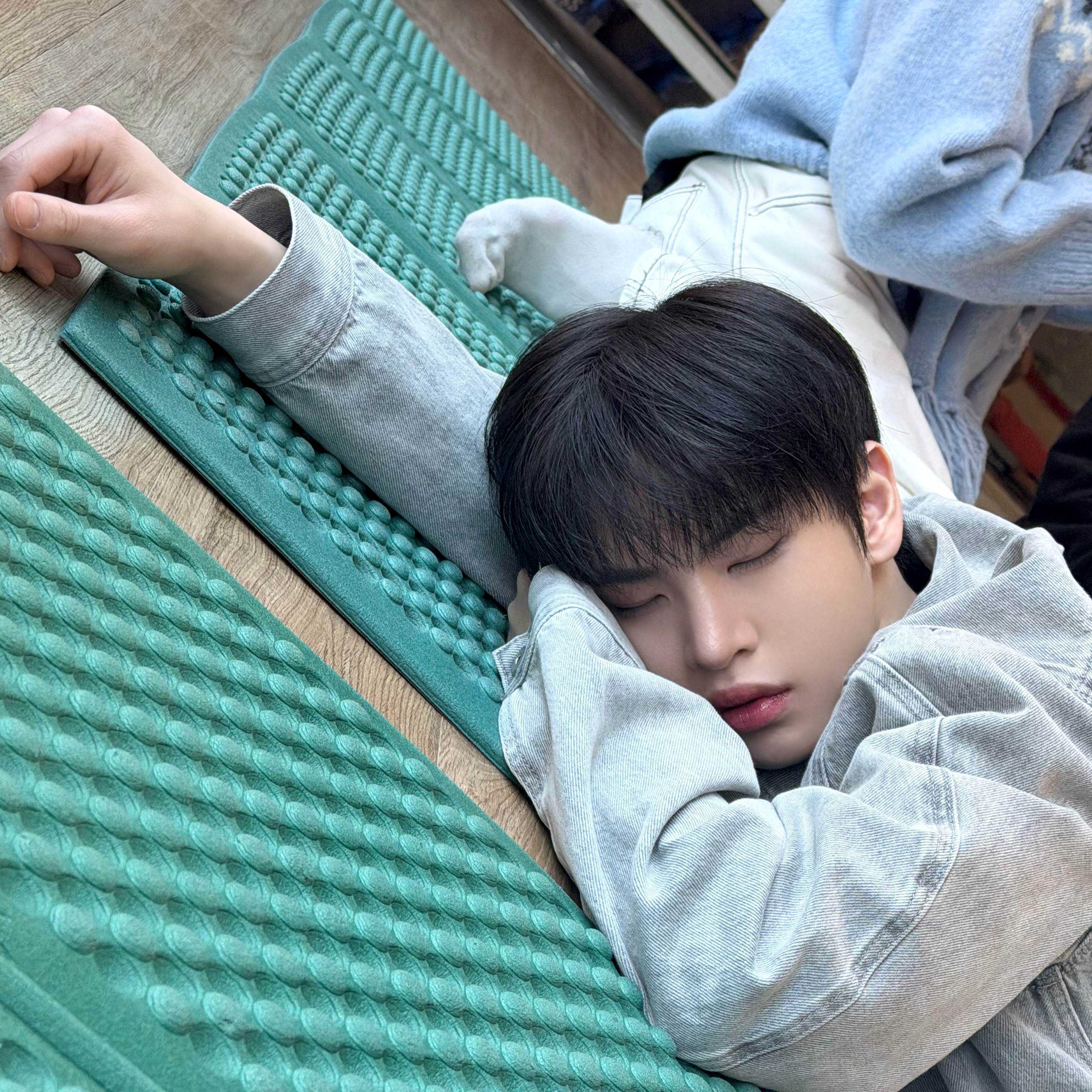 Behind-the-scenes cut of Allen (CRAVITY)