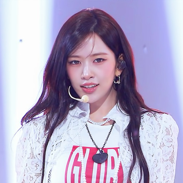 Behind-the-scenes cut of IVE