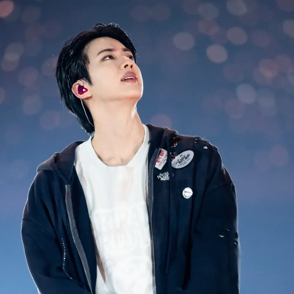 A moment captured by Jin (BTS)'s fan