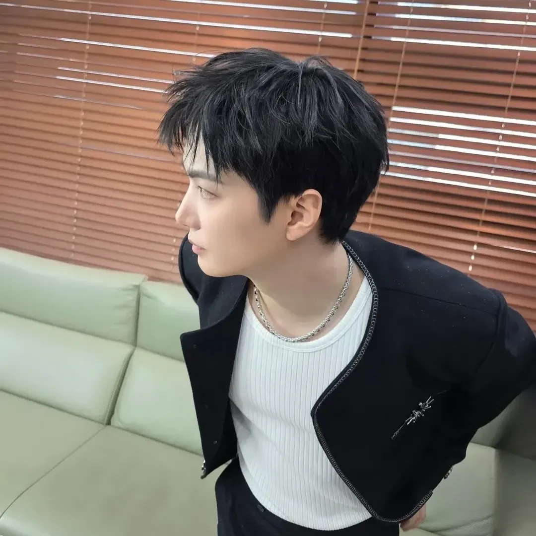 Behind-the-scenes cut of Kim Jonghyeon