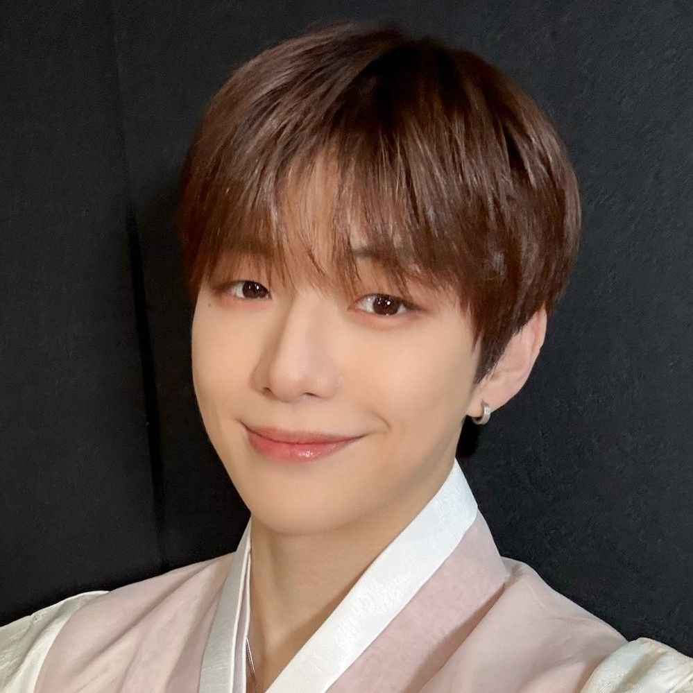 강다니엘의 비하인드 컷