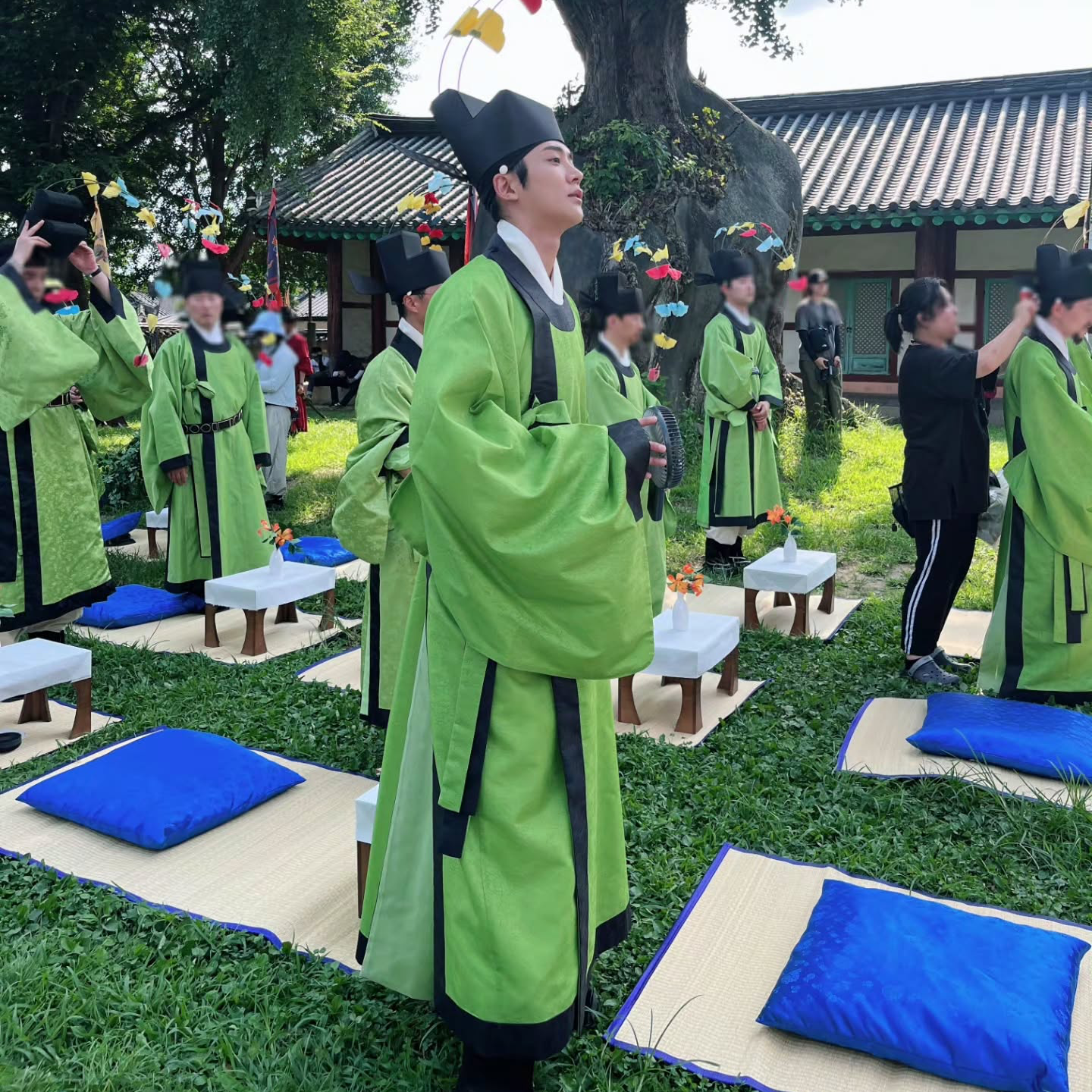 로운의 최신 사진