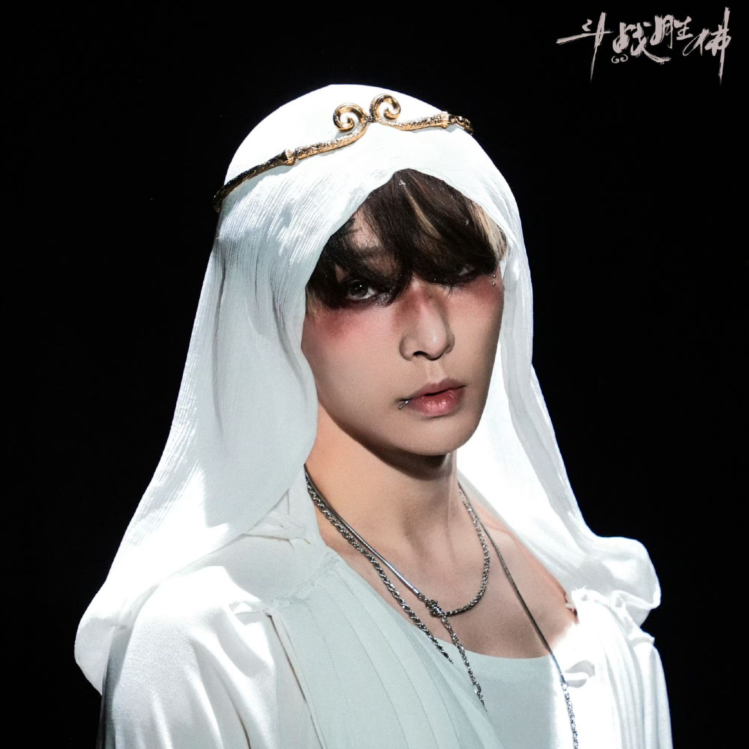 Behind-the-scenes cut of Lay (EXO)