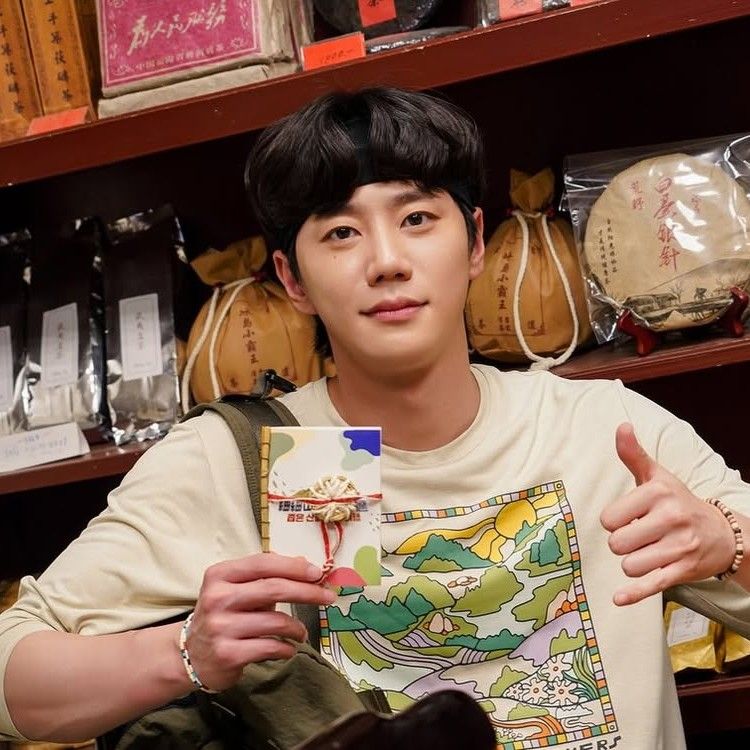 Behind-the-scenes cut of Lee Junyoung