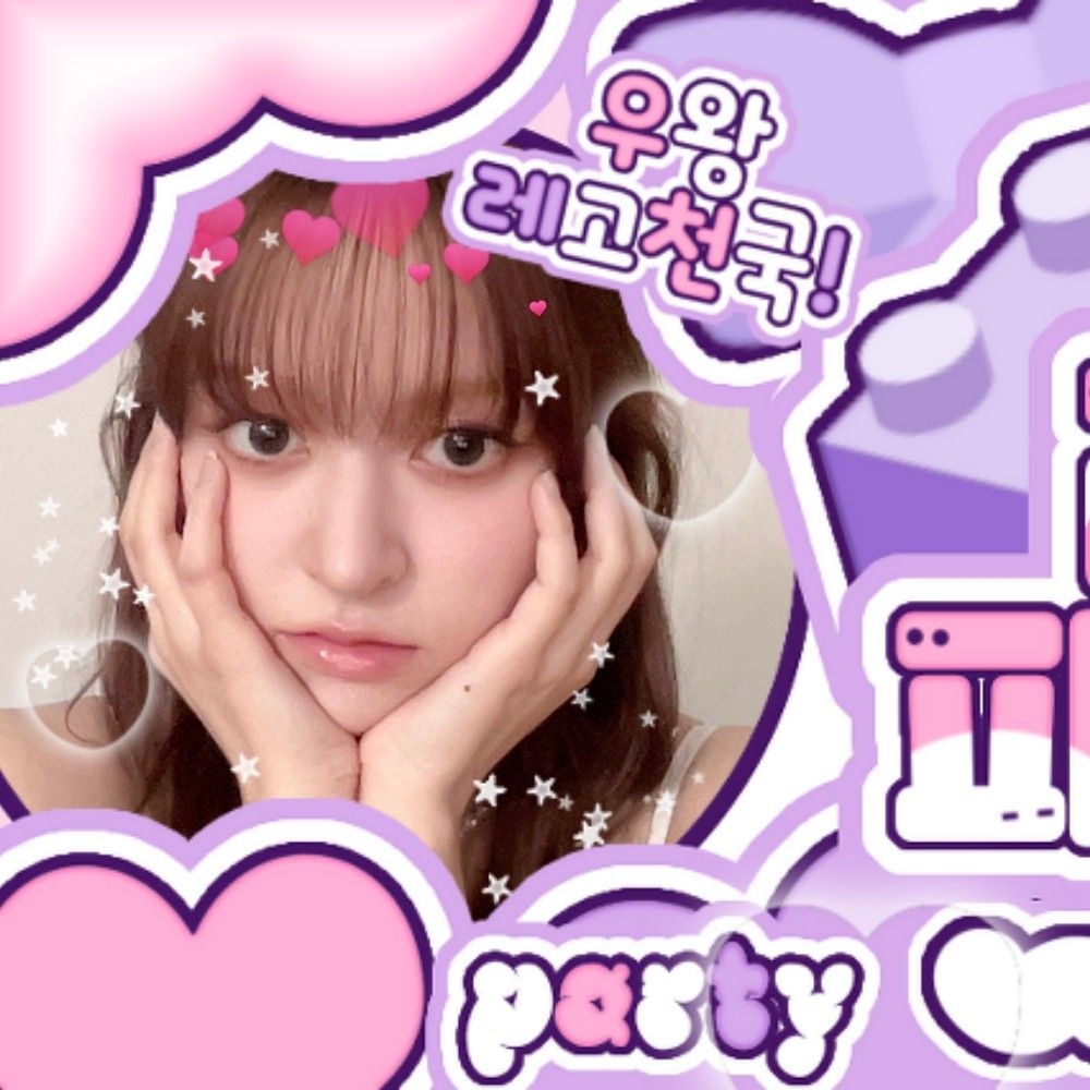 Recent activity shot of LILY (NMIXX)