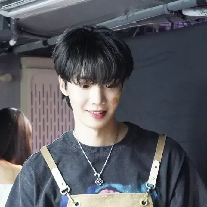 Behind-the-scenes cut of Lim Youngmin